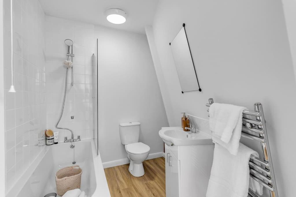 1-Bed Seaside Apartment With Parking โครเมอร์ ภายนอก รูปภาพ