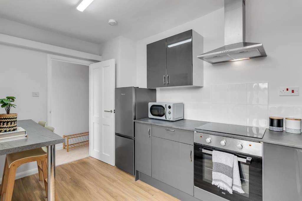 1-Bed Seaside Apartment With Parking โครเมอร์ ภายนอก รูปภาพ