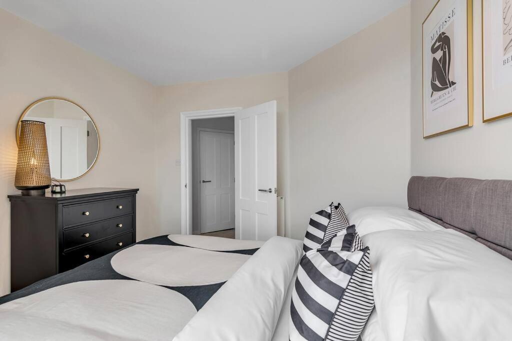 1-Bed Seaside Apartment With Parking โครเมอร์ ภายนอก รูปภาพ