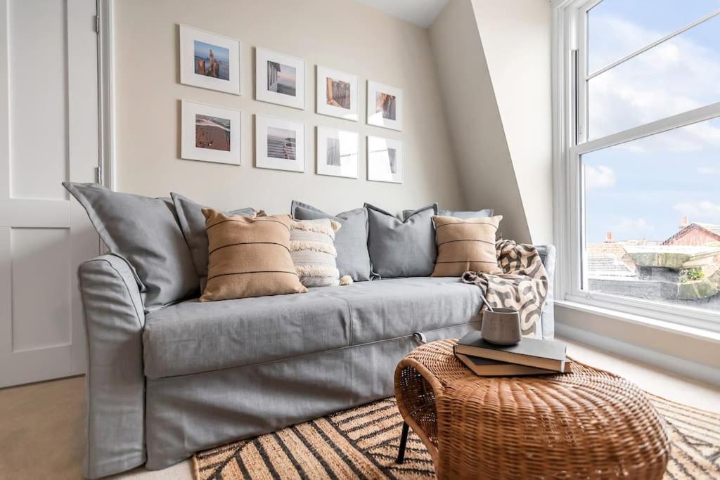 1-Bed Seaside Apartment With Parking โครเมอร์ ภายนอก รูปภาพ
